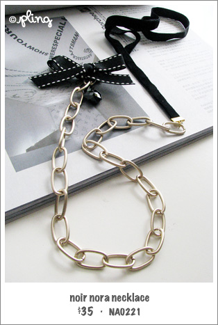NA0221 - noir nora necklace